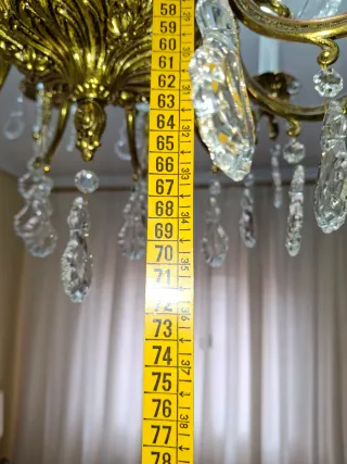 Lámpara de techo dorada con cristales