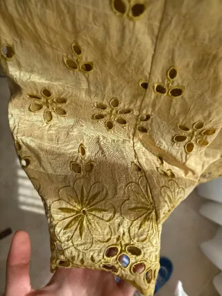 Vestido dorado tirantes con lazo