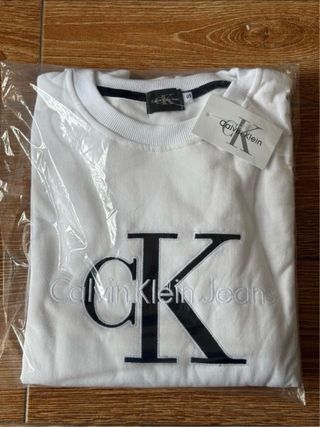 Sudadera Calvin Klein Blanca. Talla - S, M, y XXL
