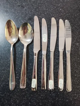 Cubiertos sueltos de metal plateado