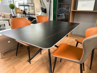 MESA DE COMEDOR EFECTO MÁRMOL + 4 SILLAS