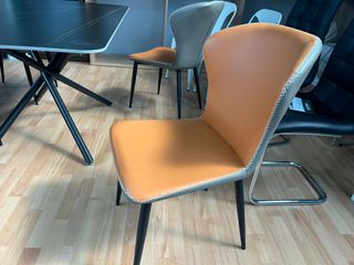 MESA DE COMEDOR EFECTO MÁRMOL + 4 SILLAS