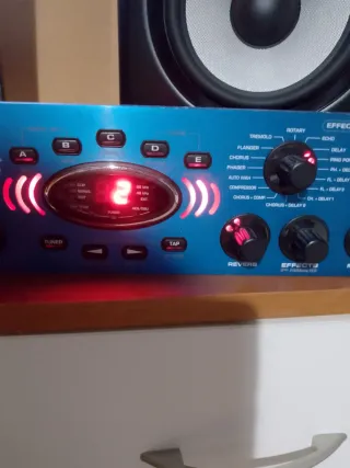 Berhinger V-amp Pro - multiefectos guitarra