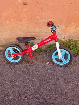 Bicicleta sin pedales infantil roja