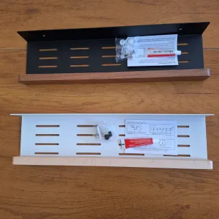 Estantes de pared metal y madera