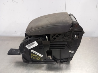 APOYABRAZOS CENTRAL VOLKSWAGEN GOLF V (1K1)(10.20