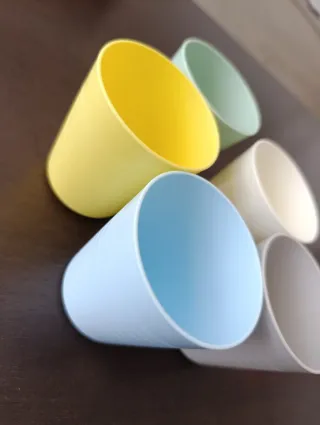 Vasos de plástico de colores