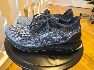 Zapatillas Adidas Negras y Blancas