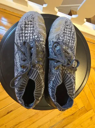 Zapatillas Adidas Negras y Blancas