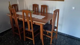 Vitrina de cristal y madera