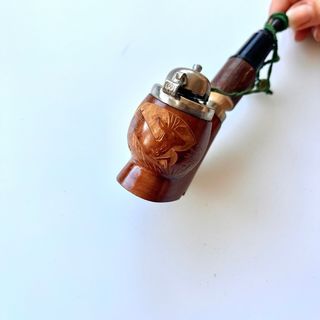 Pieza antigua con tapa metálica