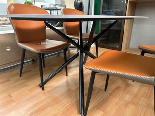 MESA DE COMEDOR EFECTO MÁRMOL + 4 SILLAS