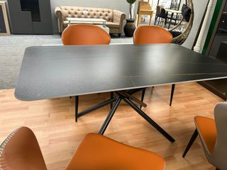 MESA DE COMEDOR EFECTO MÁRMOL + 4 SILLAS