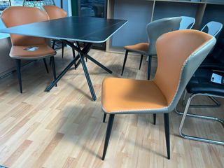 MESA DE COMEDOR EFECTO MÁRMOL + 4 SILLAS