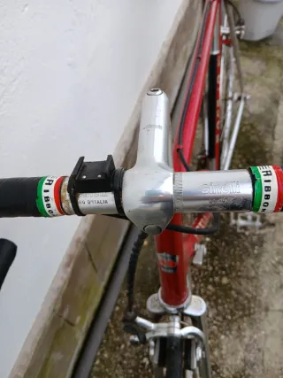 Bicicleta de carretera roja