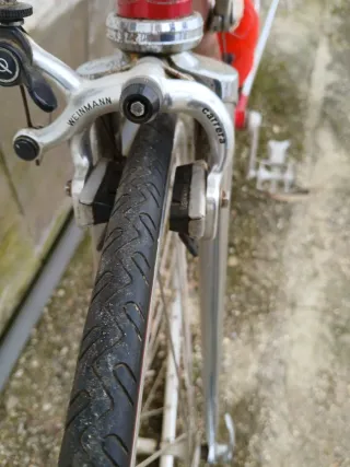 Bicicleta de carretera roja