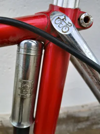 Bicicleta de carretera roja