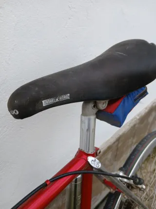 Bicicleta de carretera roja