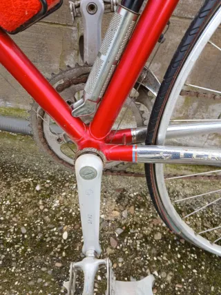 Bicicleta de carretera roja
