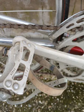 Bicicleta de carretera roja