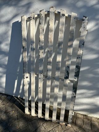 Puerta de hierro forjado sin cerradura