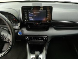 TOYOTA Yaris 1.5 120H Business Plus