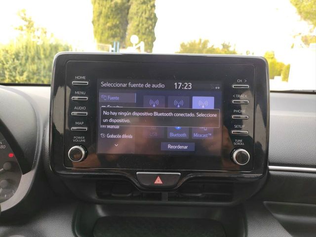 TOYOTA Yaris 1.5 120H Business Plus