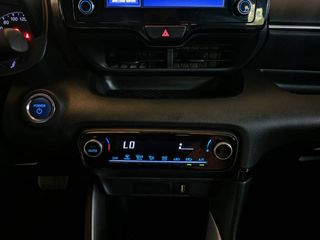 TOYOTA Yaris 1.5 120H Business Plus