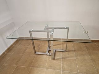 Mesa comedor cristal y metal moderna