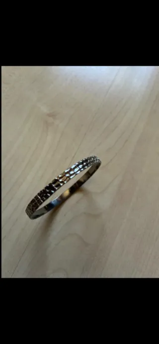 Bracciale rigido effetto martellato