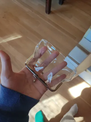 Monedero transparente con cierre metálico