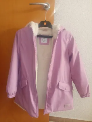 Abrigo lila niña 7-8 años con pelito por dentro