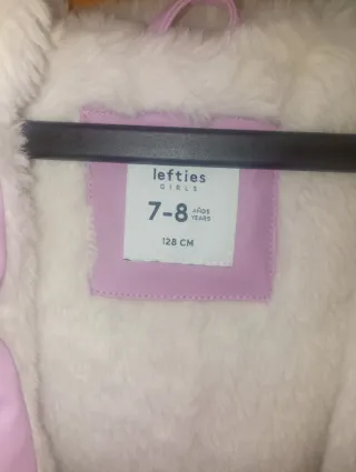 Abrigo lila niña 7-8 años con pelito por dentro