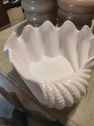 Ensaladera de cerámica blanca