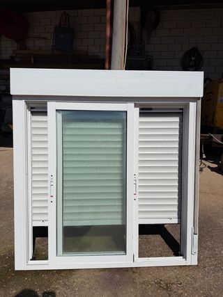 Ventana corredera aluminio con persiana