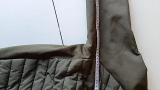 Chaqueta acolchada con capucha verde