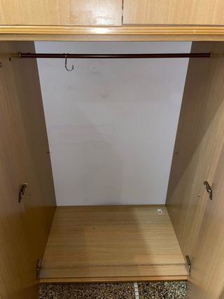 Armadio in legno con letto singolo