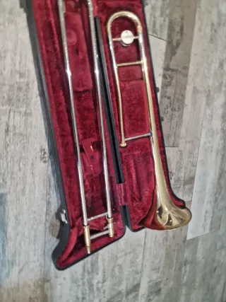 Trombón Yamaha con funda