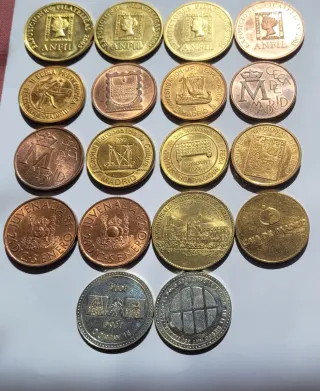 18 Monedas Conmemorativas variadas