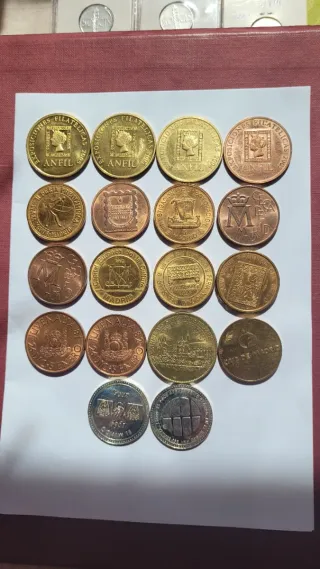18 Monedas Conmemorativas variadas