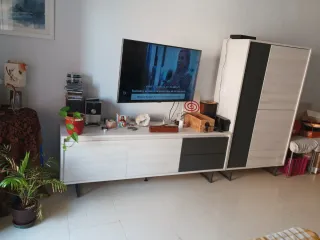 Mueble TV y estantería con puertas