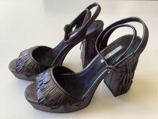 Sandalias de tacón plateadas con flecos “Corina”