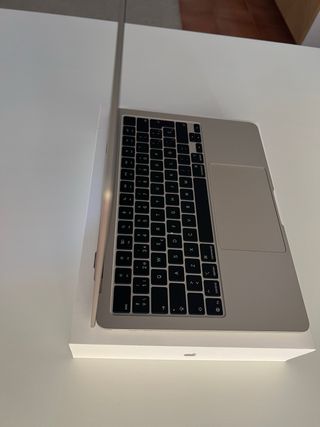 MacBook Air 13” M4 16GB RAM 256GB SSD Oro