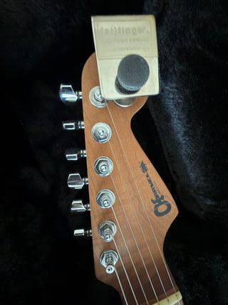 Guitarra Charvel Guthrie Govan