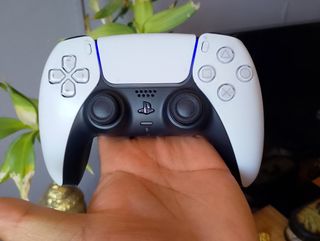 Mando PS5 SCUF+ joysticks magnéticos TMR