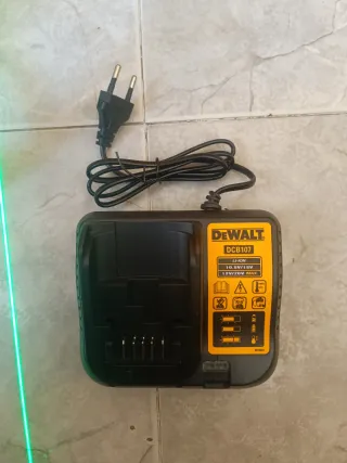 Nivel Láser Dewalt con Trípode