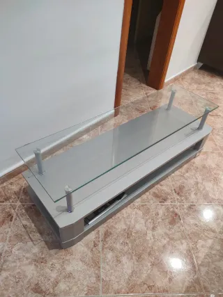 Mueble de televisión cristal y estructura gris
