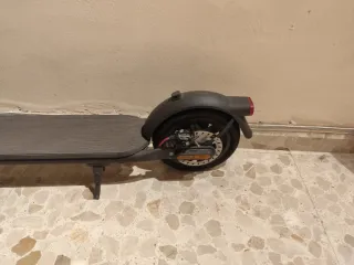 Patinete Xiaomi Scooter 4 con casco y candado