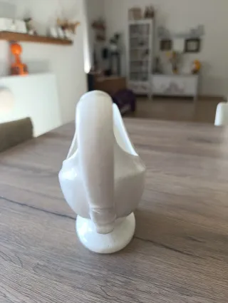 Salsiera antica in ceramica bianca