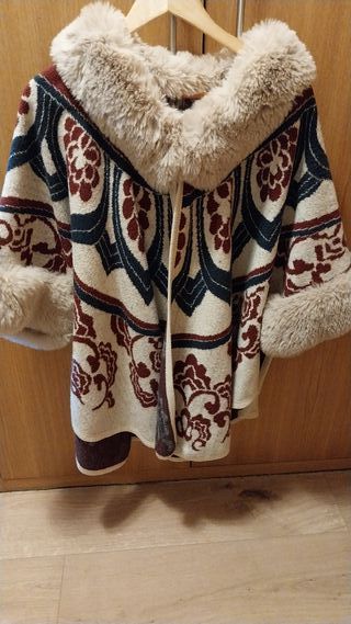 Capa de lana con capucha y pelo Talla XL